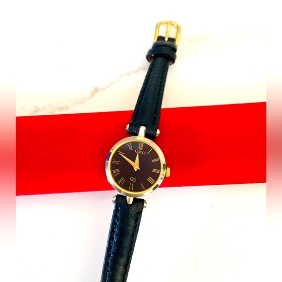 Authentic GUCCI watch ❤️ SO CUTE💖 - Picture 2 of 13